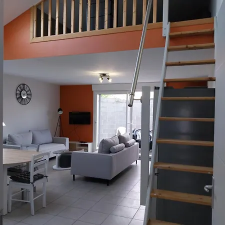 Des Bruyeres Hébergement de vacances Wardrecques